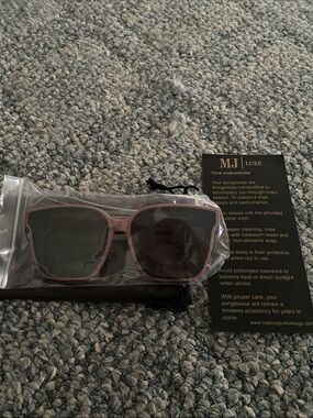 MJ Luxe Meredith Dusty Rose Sunglasses NEW